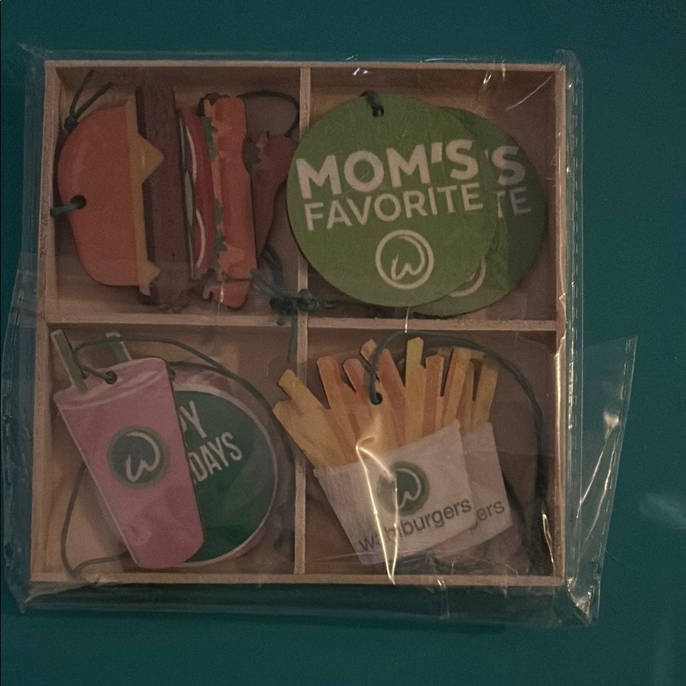 Wahlburgers- wooden decorations